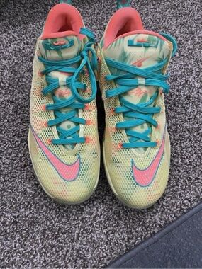 Nike Men's Multicolor Teal Coral Yellow Athletic Sneakers